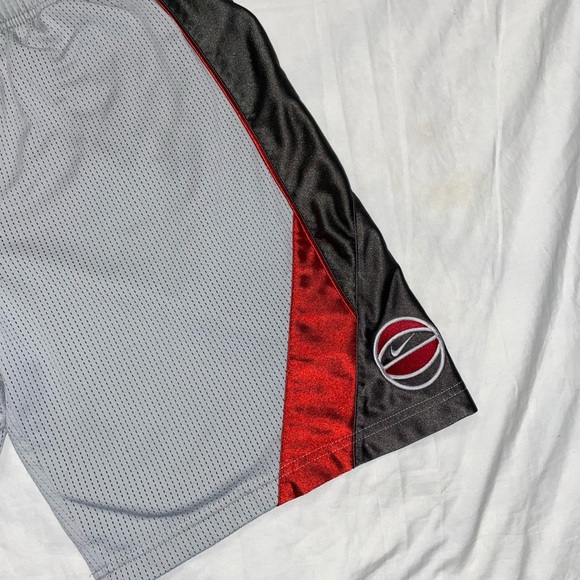 Rare Retro Y2K Embroidered Nike Basketball Shorts - Picture 5 of 5